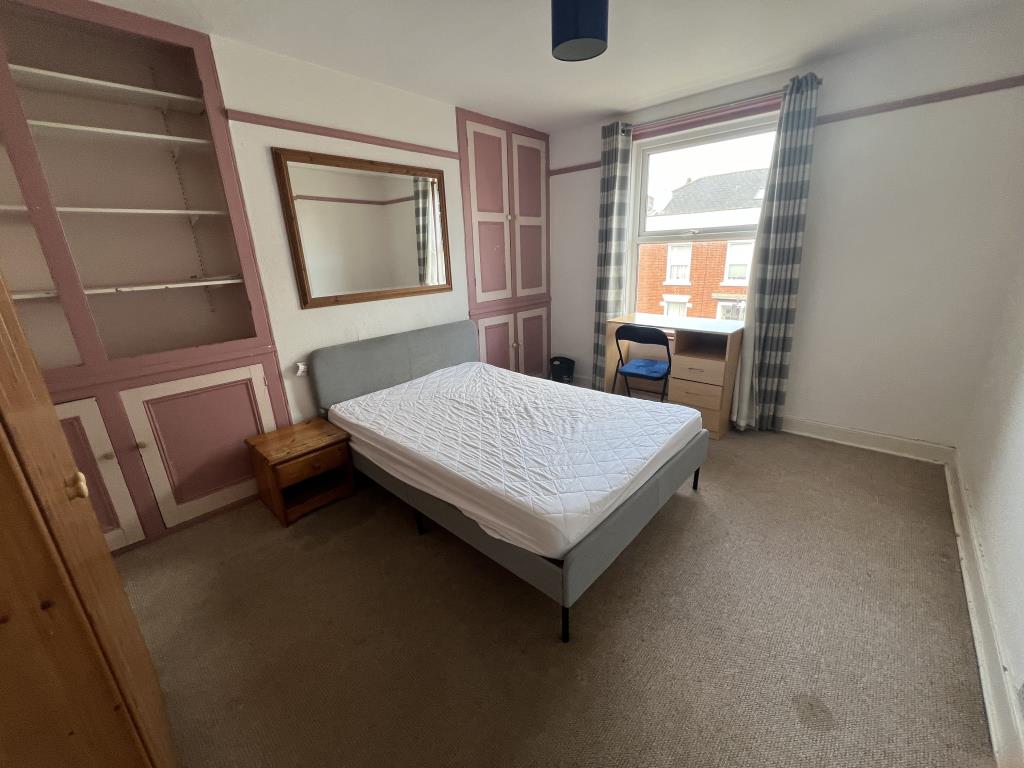 Lot: 132 - VACANT LICENCED HOUSE OF MULTIPLE OCCUPATION WITH PARKING, CLOSE TO EXETER UNIVERSITY - First floor front room let